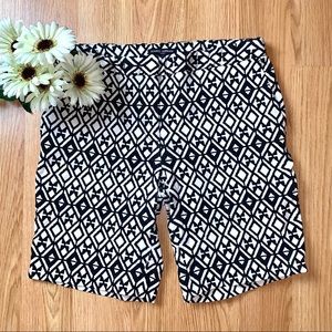 ⭐️Mario Serrano Geometric Black and White Shorts⭐️